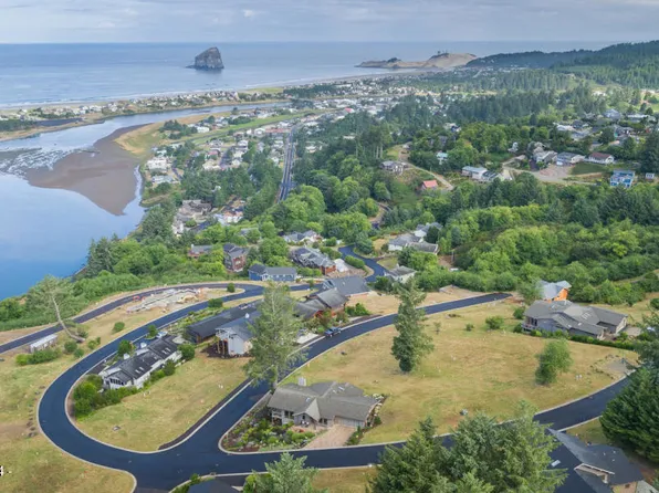 5 Brooten Mountain Loop, Pacific City, OR 97135