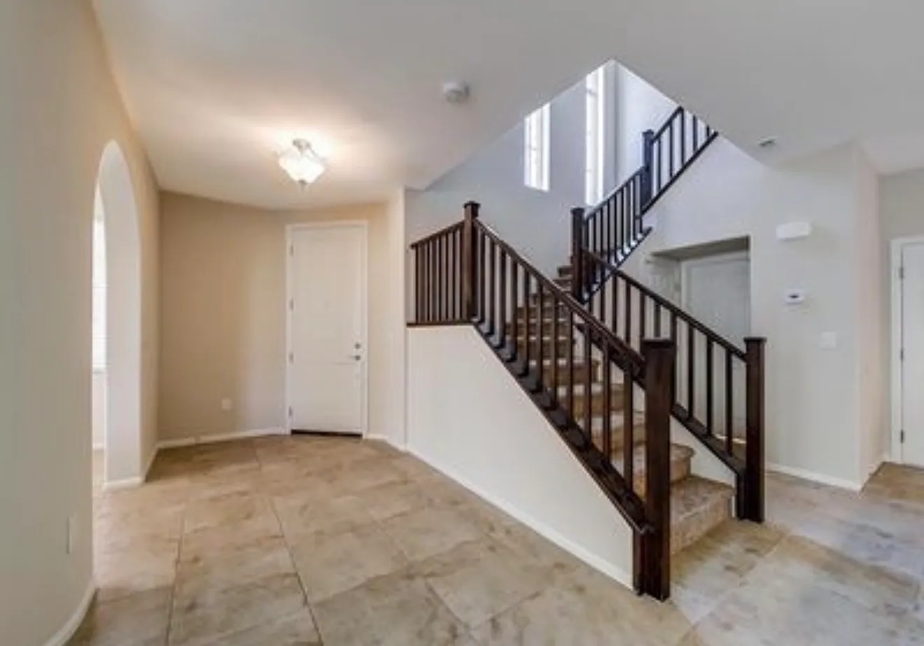 3 bed, 1962 sqft, $2,800 — Photo 4