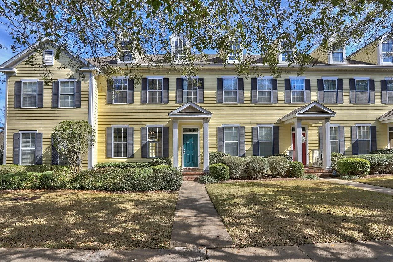 2 bed, 2.5 bath, 1744 sqft, $1,950 — Photo 1