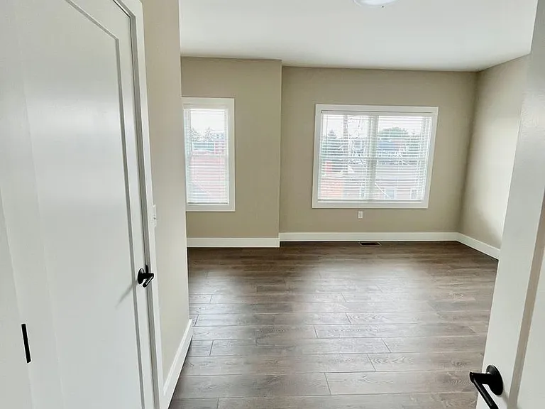 13-23 Philadelphia Ave — Photo 39