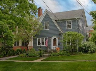 163 Newberry Ave, Libertyville, IL 60048