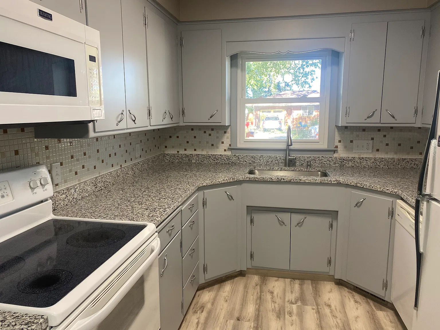 3 bed, 1232 sqft, $2,300 — Photo 2