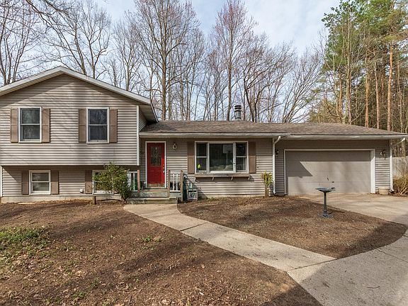 3rd image of 6747 Wildwood Ln