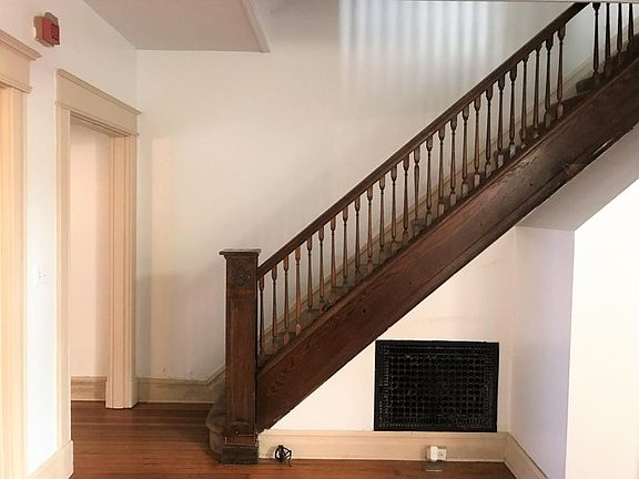 3rd image of 22 Lexington Ave