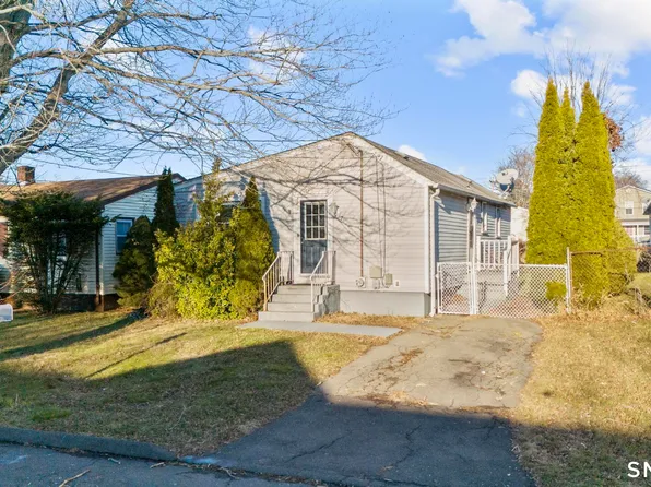 7 Ipswich Street, West Haven, CT 06516