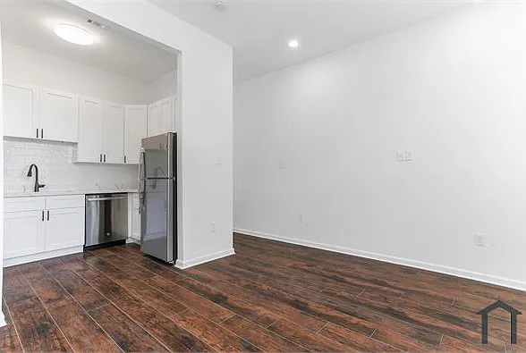 3 bed, 1100 sqft, $1,889 — Photo 3
