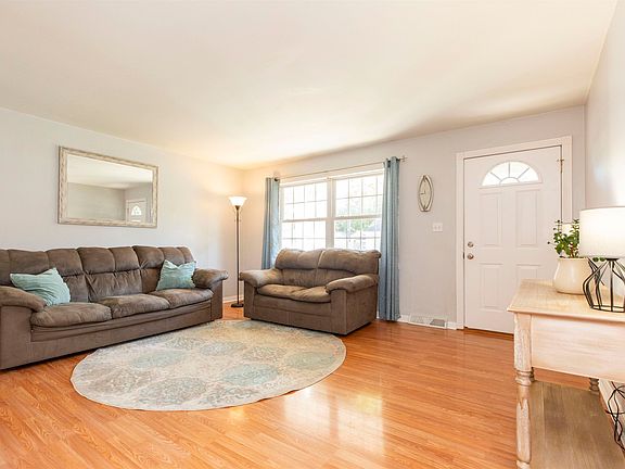 3rd image of 213 Lawndale Ave