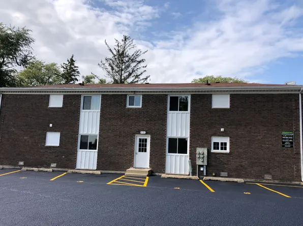 301 Wilshire Dr #1, Sandwich, IL 60548