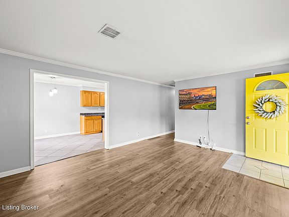 3rd image of 5593 Dorinda Dr