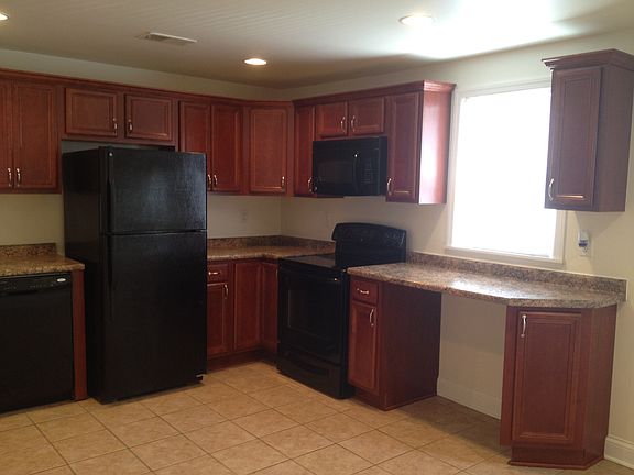Eat-in kitchen