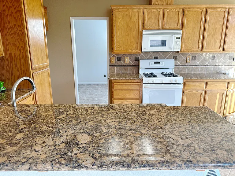 152 Oxburough Dr — Photo 6