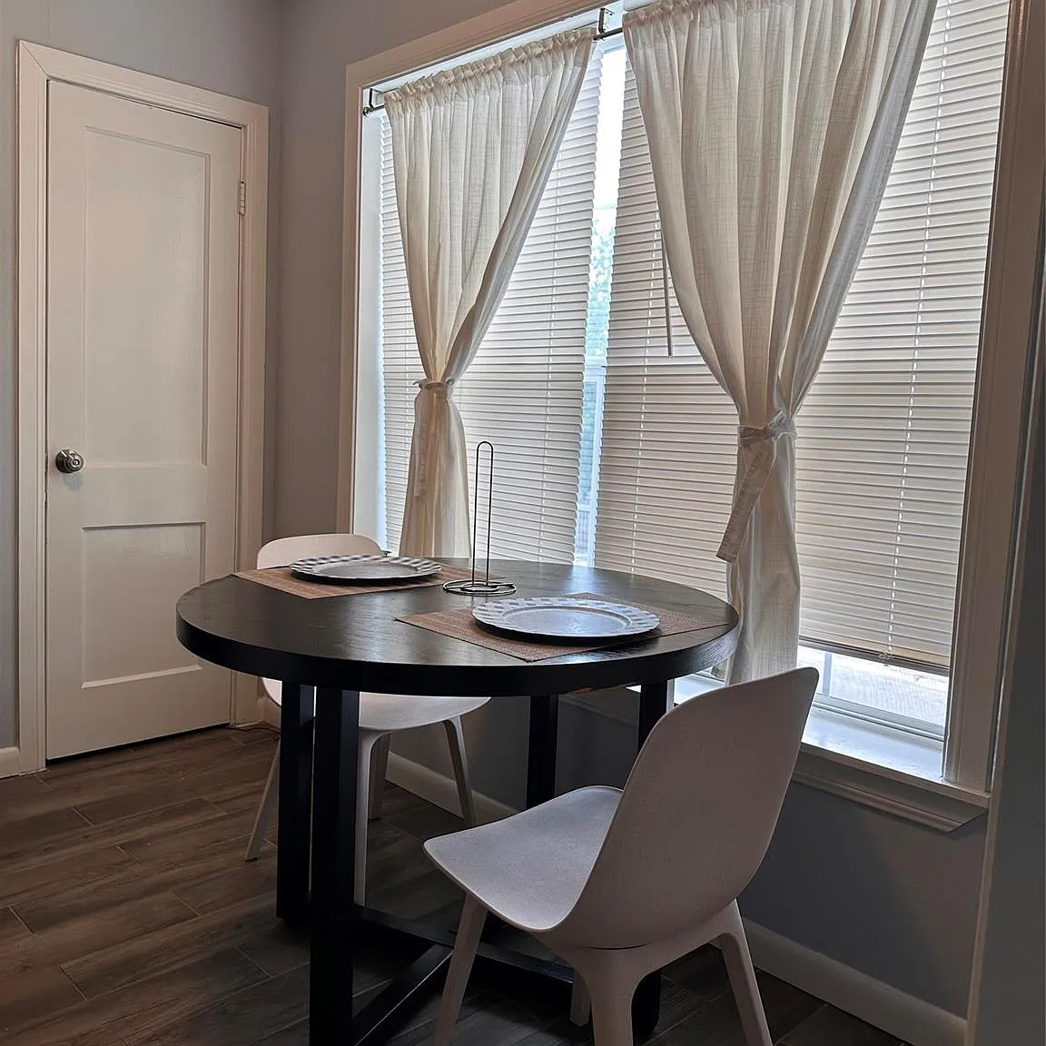 Studio, 1.0 bath, 350 sqft, $900 — Photo 4