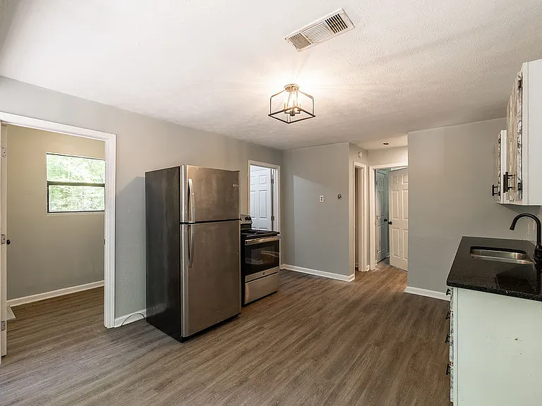303 Brown Bridge Rd — Photo 8