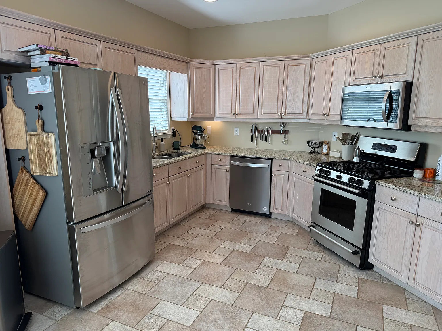 3 bed, 1650 sqft, $2,495 — Photo 3