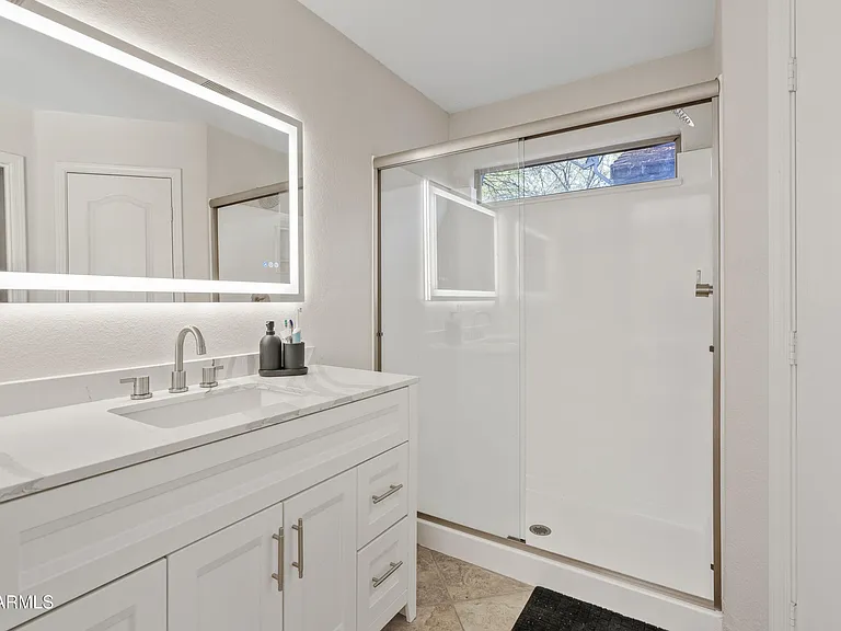 10901 W Lewis Ave — Photo 8