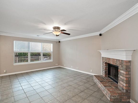 4th image of 1403 Hawk Dr