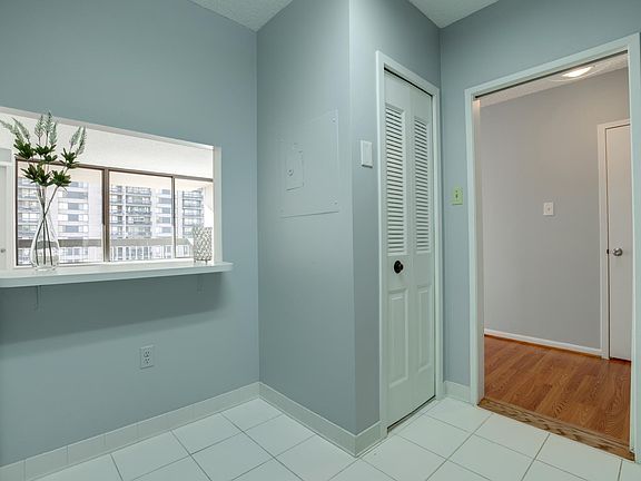 4th image of 3701 S George Mason Dr Unit 1018N