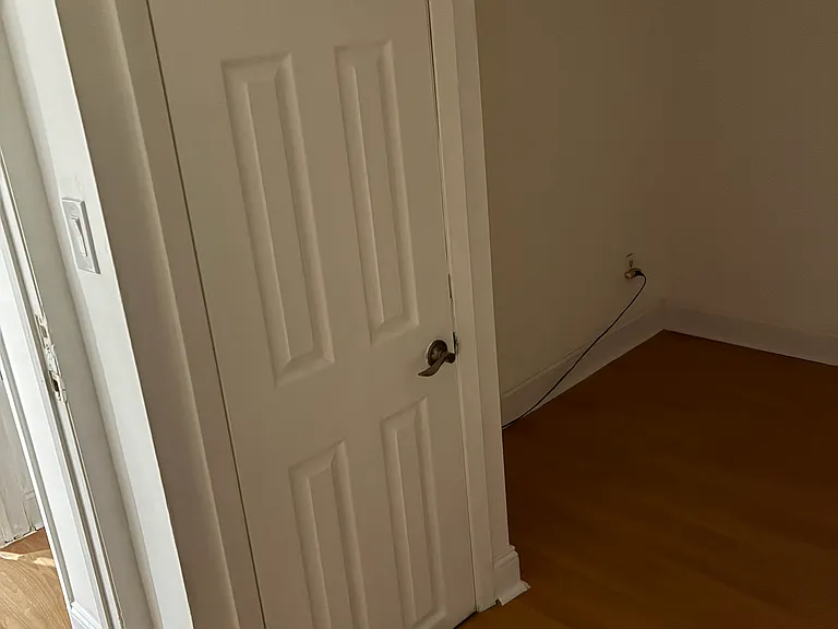 2976 Lawton Ave #BASEMENT — Photo 2