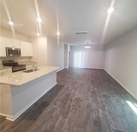 2nd image of 120 Bottlebrush Dr