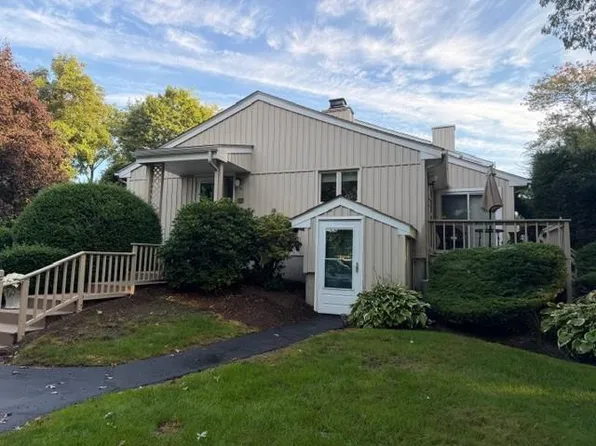 335 S Pier Rd APT B5, Narragansett, RI 02882