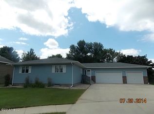 715 Jonathan Dr, Watertown, SD 57201