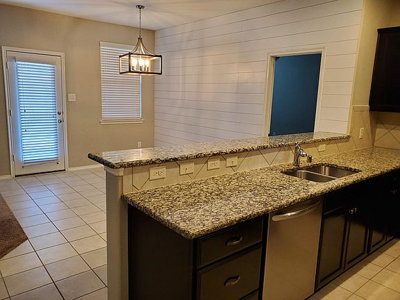 5th image of 1012 Lake Meadow Ln