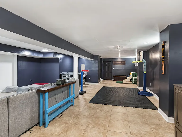 403 Holloway Dr — Photo 33