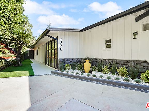 4th image of 4670 Brewster Dr