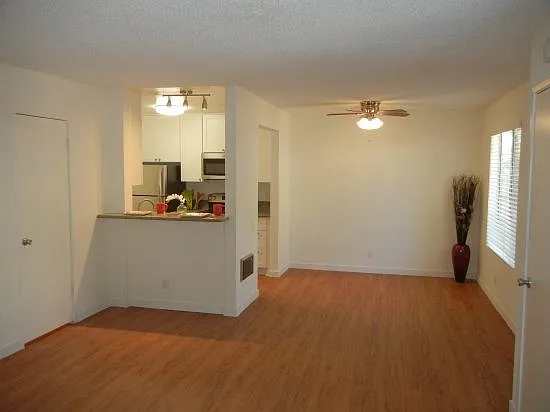 4810 - 4830 - 4850 San Simeon — Photo 3