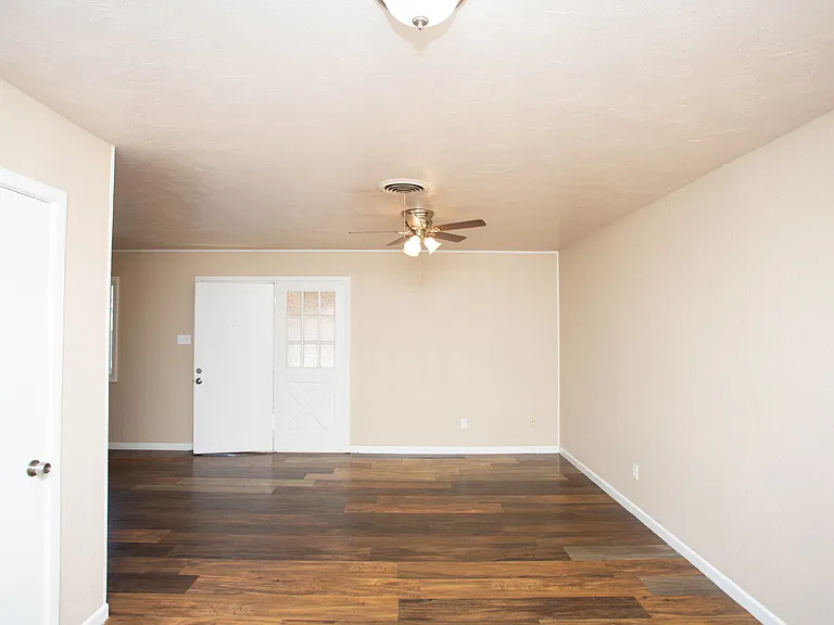 2811 43rd St #10 — Photo 12
