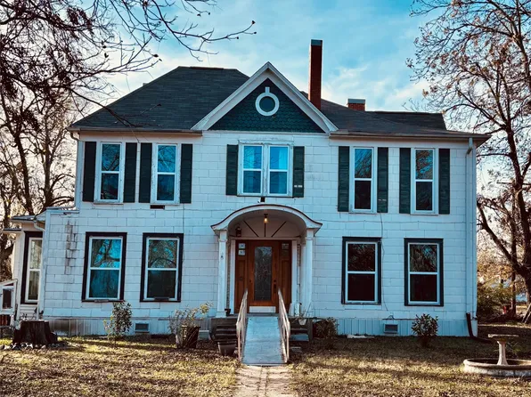 725 W 10th St, Bonham, TX 75418