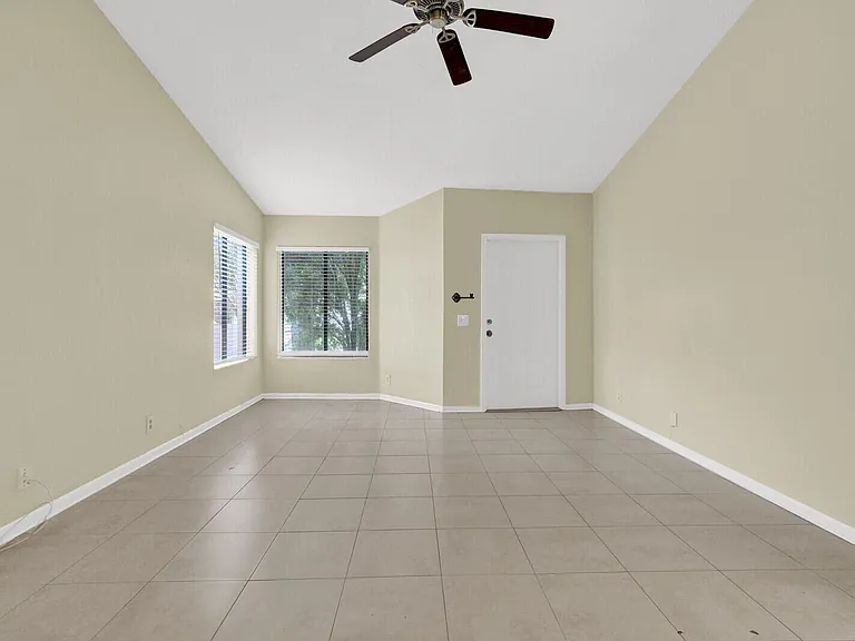 5864 Strawberry Lakes Cir — Photo 3