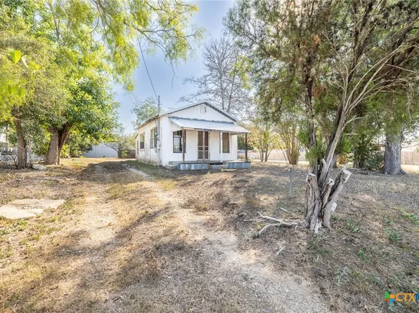 936 Water St, Gonzales, TX 78629