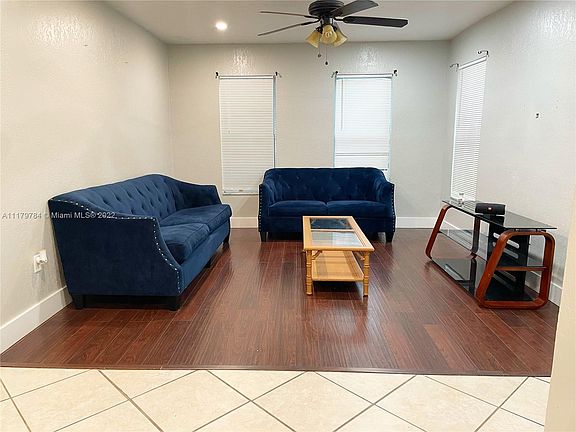 5th image of 610 SW 2nd Ave #1