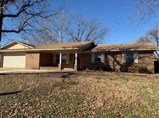 304 S 23rd St, Clinton, OK 73601