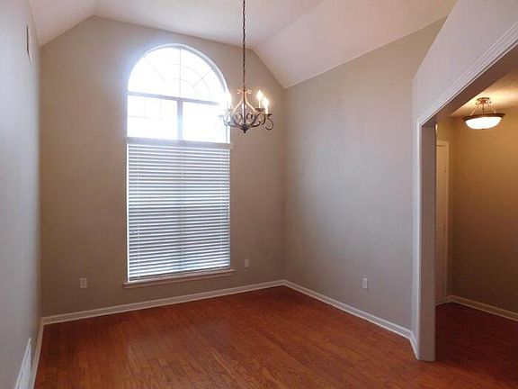 4th image of 6587 Sinclair Dr