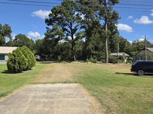 1115 E Front St, De Kalb, TX 75559