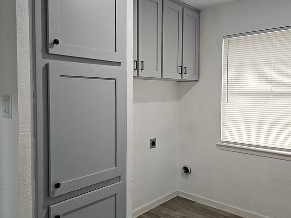 3rd image of 2908 Legend Rd