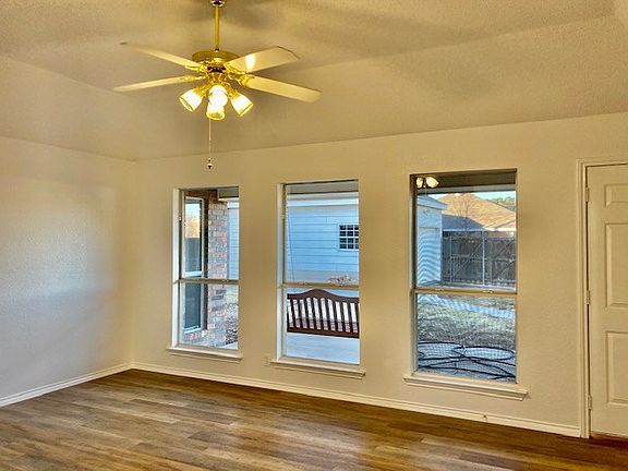 4th image of 3407 Rosemont Dr