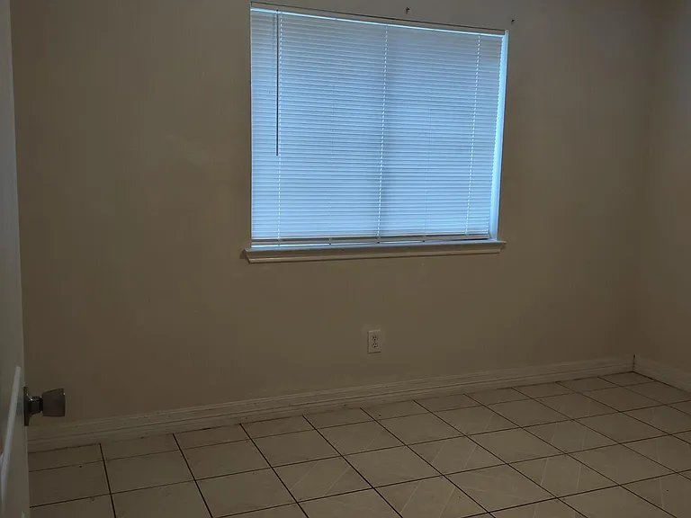 17911 Greenbriar Park — Photo 4