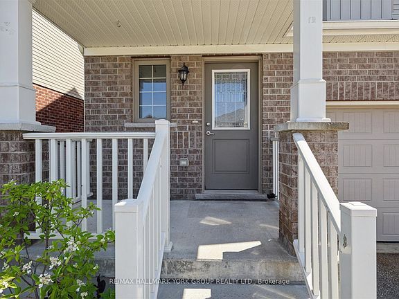 4th image of 132 Banting Cres