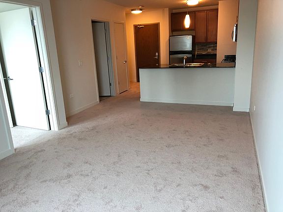 2nd image of 552 W Kinzie St #E2012