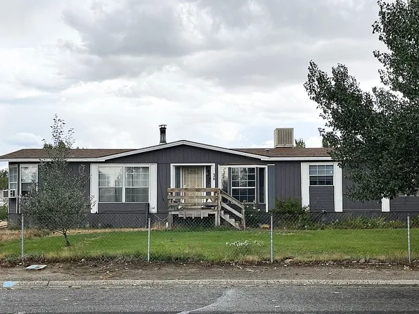 36 Cove St, Round Mountain, NV 89045