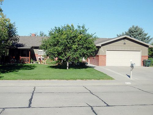 1st image of 202 Hillcrest Dr