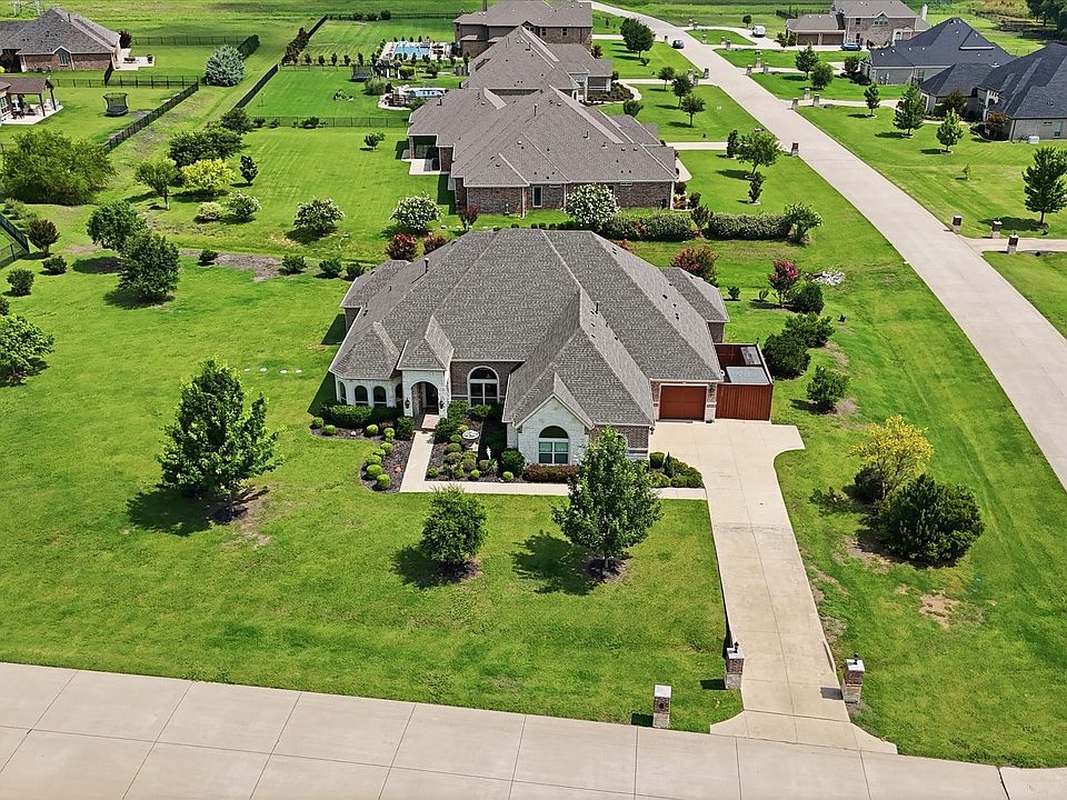 1st image of 100 Lilyfield Dr