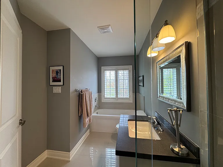18B Algoma St — Photo 38