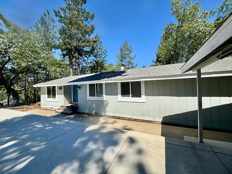 4425 Sierra Springs Dr — Photo 42