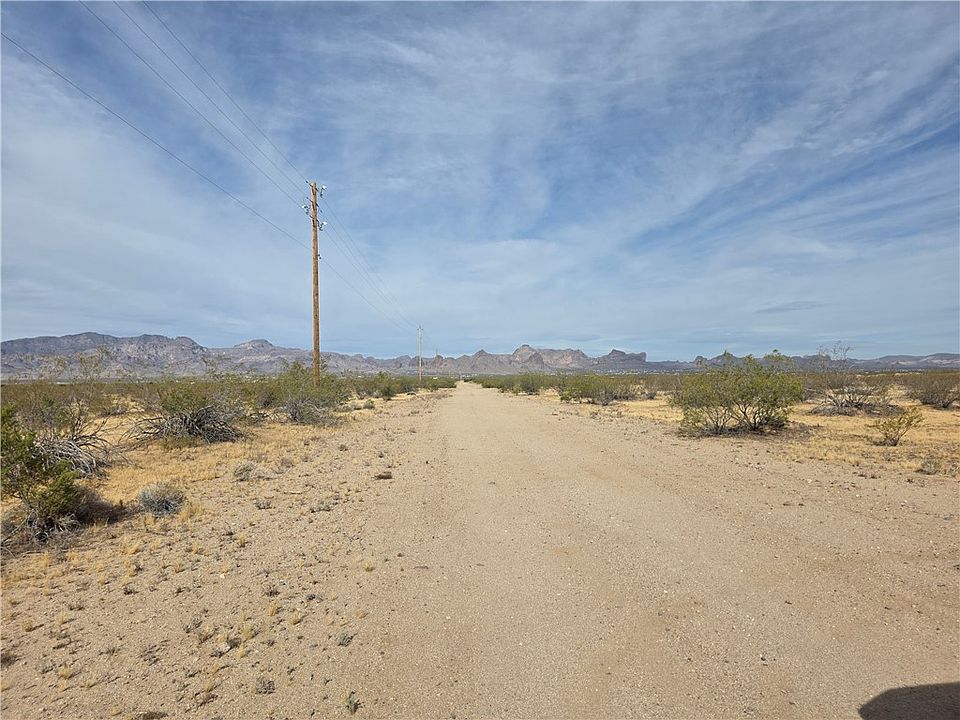 1st image of 215-17-013 W W, Hualapai Dr.
