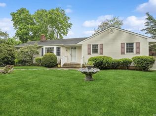 1 Ivy Hill Ct, Huntington, NY 11743