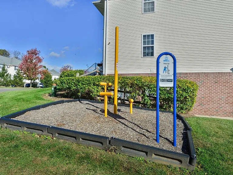 Mews at Annandale Townhomes — Photo 16